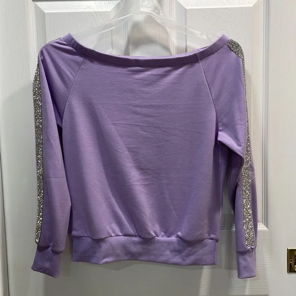 Light purple sweatsuit with wide neck and rhinestones down the sides - Picture 2 of 9